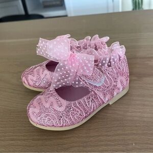 Pink glitter baby shoes•••Flats with Maryjane strap & lace ribbon detail,  NWOT